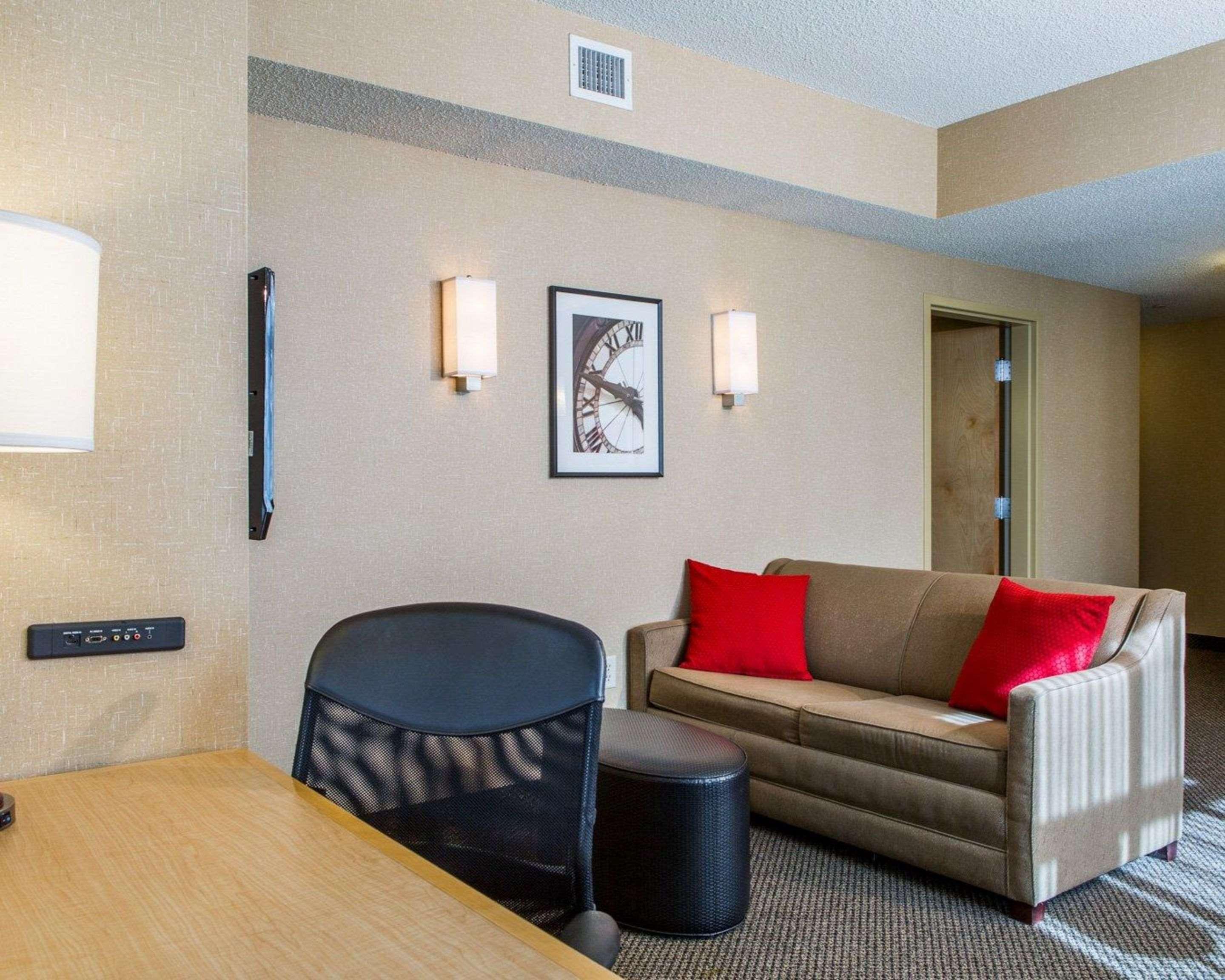Cambria Hotel Traverse City Exterior foto
